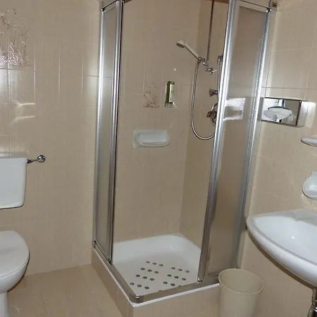 Haus Christl Bed & Breakfast 2*