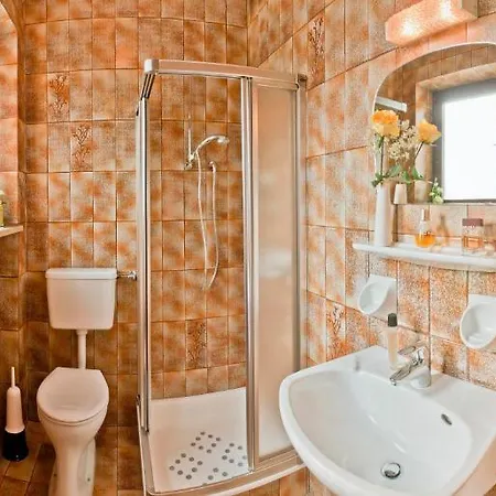 Bed & Breakfast Haus Christl Lana